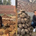 सोनू सूद की लेटेस्ट पोस्ट पर फैंस ने ली चुटकी, बोले मिट्टी की खुशबू नहीं गोबर का कमाल